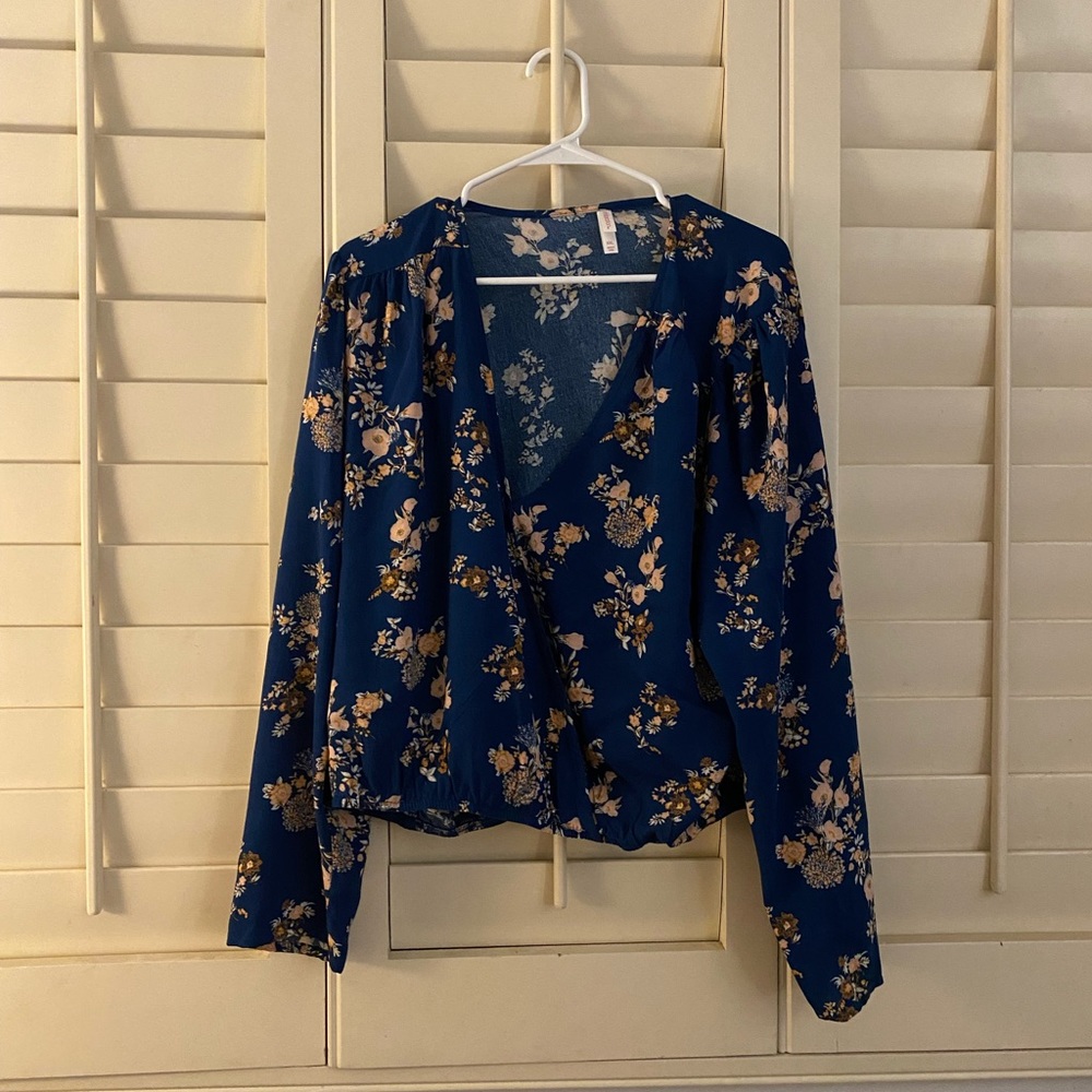 blue floral long sleeve top!
